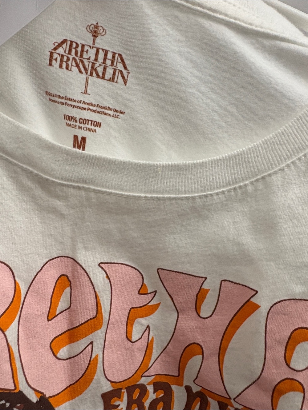 NWT Aretha Franklin Queen Of Soul Band Tee Womens Graphic T-shirt Size Medium - Picture 5 of 6